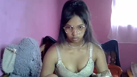 elisah01 online show from June 1, 2026, 5:31 am