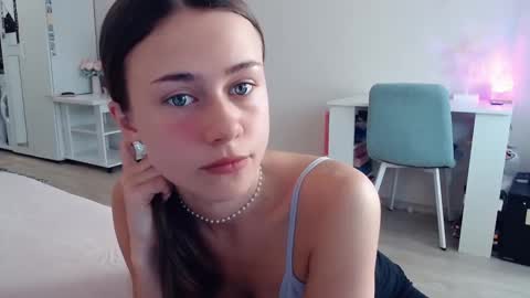 Snapshot of eliscuteblonde chatting on October 17, 2025, 4:48 am Elis online show from October 17, 2025, 4:48 am