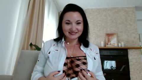 elise_bliss69 online show from September 25, 2025, 1:59 pm