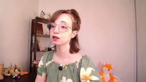 Snapshot of elise_nyx chatting on June 3, 2026, 11:57 am elise_nyx online show from June 3, 2026, 11:57 am