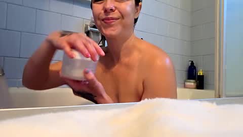 elisehipele online show from September 27, 2025, 1:38 pm