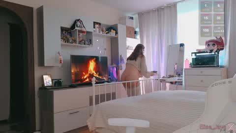 Elise    online show from September 14, 2025, 12:37 pm