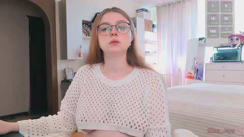 Elise    online show from September 22, 2025, 12:07 pm