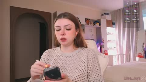 Elise    online show from October 11, 2025, 12:47 pm