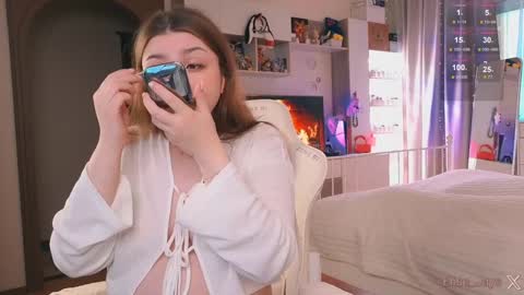 Elise    online show from November 3, 2025, 1:01 pm