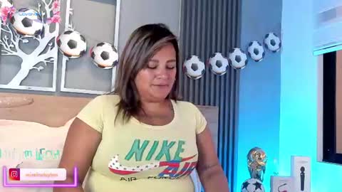 Snapshot of eliseplayboobs chatting on June 19, 2026, 6:12 pm Elise Play Boobs online show from June 19, 2026, 6:12 pm