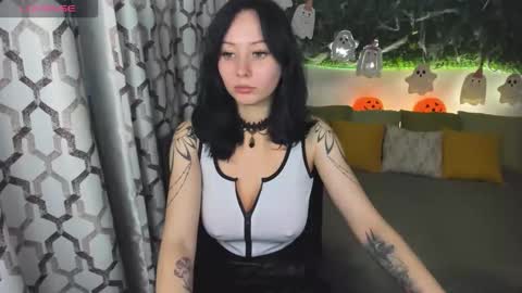 EliseRoyalty online show from November 4, 2025, 10:14 am