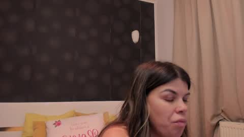 Elly online show from February 20, 2026, 9:04 pm