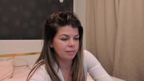 Snapshot of elisetyler89 chatting on April 17, 2026, 7:28 pm Elly online show from April 17, 2026, 7:28 pm