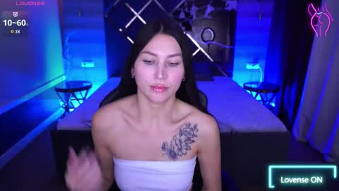 elisevelour online show from November 8, 2025, 2:06 pm