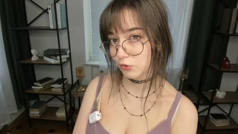 Snapshot of elispriston chatting on April 5, 2026, 7:49 am Elis online show from April 5, 2026, 7:49 am