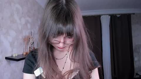 Snapshot of elispriston chatting on April 25, 2026, 8:28 am Elis online show from April 25, 2026, 8:28 am