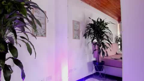 elissa_sexygirl online show from September 28, 2025, 4:23 pm