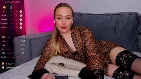 Eliss  online show from February 6, 2025, 5:30 pm