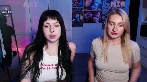 Ari online show from October 10, 2025, 1:43 pm