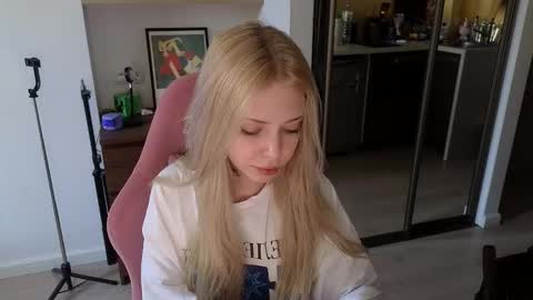 Snapshot of eliza_sadcat chatting on March 18, 2026, 10:51 am Elizabeth online show from March 18, 2026, 10:51 am