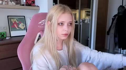 Snapshot of eliza_sadcat chatting on March 30, 2026, 1:01 pm Elizabeth online show from March 30, 2026, 1:01 pm