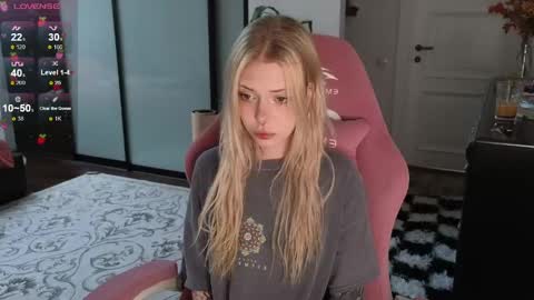Snapshot of eliza_sadcat chatting on May 20, 2026, 1:28 pm Elizabeth online show from May 20, 2026, 1:28 pm