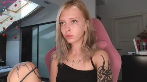 Snapshot of eliza_sadcat chatting on August 7, 2026, 3:36 pm Elizabeth online show from August 7, 2026, 3:36 pm