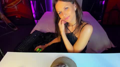 Snapshot of elizabe_th chatting on December 12, 2024, 1:43 am Elizabethangel online show from December 12, 2024, 1:43 am