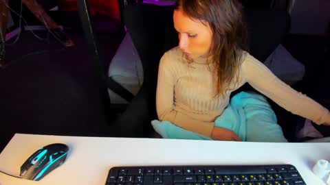 Snapshot of elizabe_th chatting on March 6, 2025, 5:43 pm Elizabethangel online show from March 6, 2025, 5:43 pm