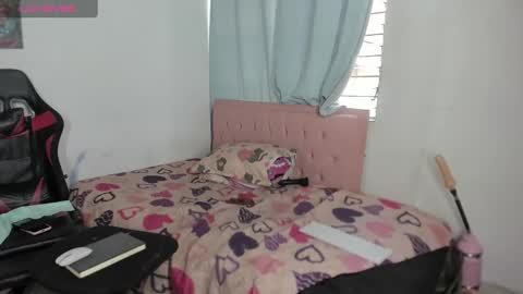 elizabeth_777 online show from February 20, 2025, 8:25 pm