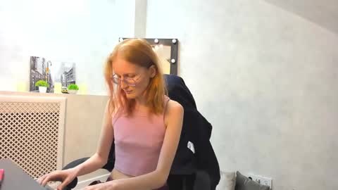 Elizabeth online show from February 10, 2025, 2:05 pm