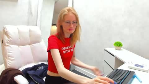 Elizabeth online show from March 5, 2025, 3:07 pm