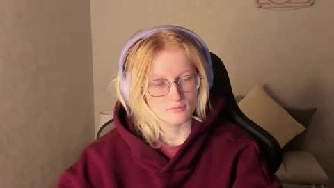 Elizabeth online show from November 25, 2025, 1:05 am