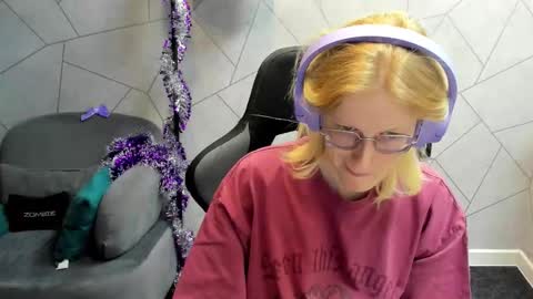 Elizabeth online show from December 23, 2025, 1:14 am