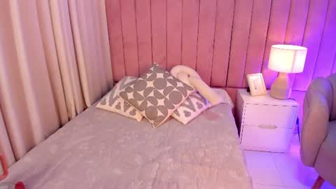 Snapshot of elizabeth_roche chatting on June 19, 2026, 12:09 pm elizabeth_roche online show from June 19, 2026, 12:09 pm