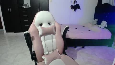  Elizabeth  online show from October 17, 2025, 1:42 am