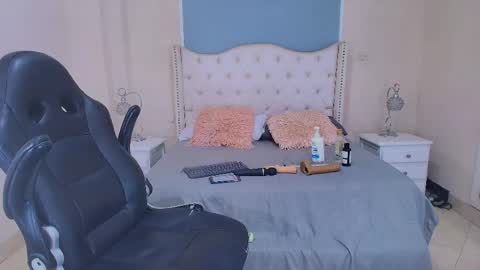 Elizabeth  online show from May 16, 2026, 12:07 am