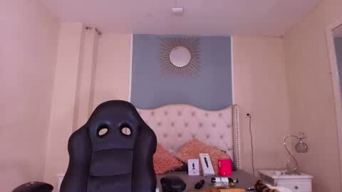 Snapshot of elizabeth_santos1 chatting on July 1, 2026, 1:18 am Elizabeth online show from July 1, 2026, 1:18 am