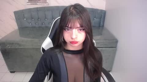 Snapshot of elizabeth_t_ chatting on May 1, 2026, 1:16 pm Elizabeth online show from May 1, 2026, 1:16 pm