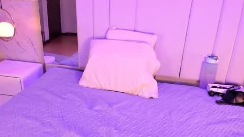    online show from December 5, 2025, 6:22 am