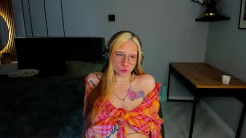 elizabethh_brown online show from February 4, 2026, 6:58 pm