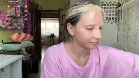 Snapshot of elizabethh_brown chatting on August 4, 2026, 7:33 am elizabethh_brown online show from August 4, 2026, 7:33 am
