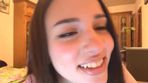 Mia online show from November 13, 2025, 3:55 pm