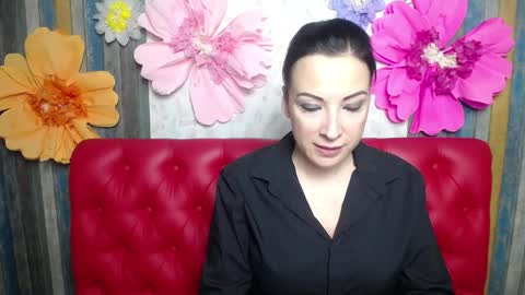 ElizabethSho online show from December 2, 2025, 6:25 pm