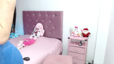 Snapshot of ella_2sweet chatting on December 23, 2024, 3:07 am Ella online show from December 23, 2024, 3:07 am