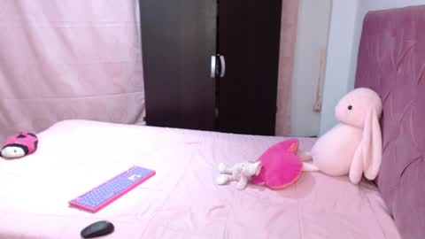 Snapshot of ella_2sweet chatting on January 20, 2025, 5:04 am Ella online show from January 20, 2025, 5:04 am