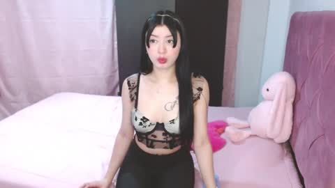 Snapshot of ella_2sweet chatting on February 13, 2025, 6:41 am Ella online show from February 13, 2025, 6:41 am