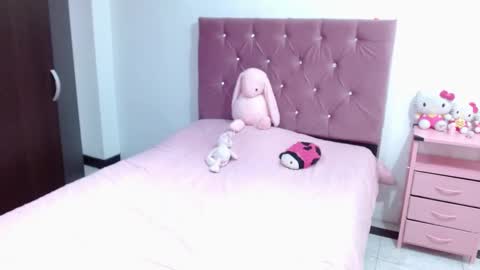 Snapshot of ella_2sweet chatting on February 25, 2025, 6:14 am Ella online show from February 25, 2025, 6:14 am