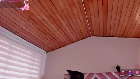 Snapshot of ella__olmos chatting on June 9, 2026, 2:06 pm Ella Olmos online show from June 9, 2026, 2:06 pm