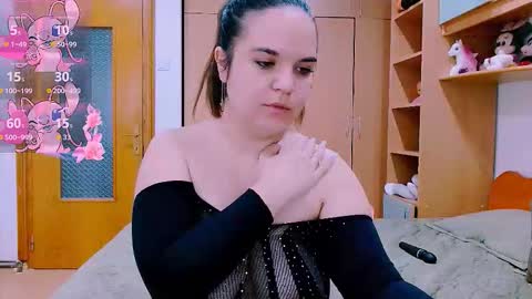 Snapshot of ella_diamonds chatting on October 3, 2025, 6:21 am Ella online show from October 3, 2025, 6:21 am