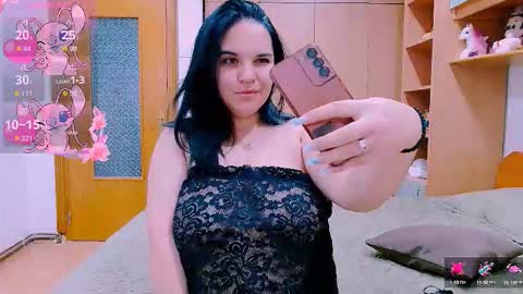 Snapshot of ella_diamonds chatting on October 6, 2025, 5:38 am Ella online show from October 6, 2025, 5:38 am