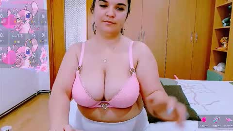 Snapshot of ella_diamonds chatting on October 14, 2025, 6:47 am Ella online show from October 14, 2025, 6:47 am