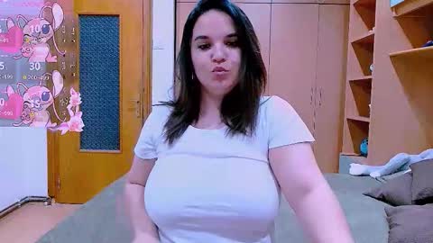 Snapshot of ella_diamonds chatting on October 23, 2025, 7:34 pm Ella online show from October 23, 2025, 7:34 pm