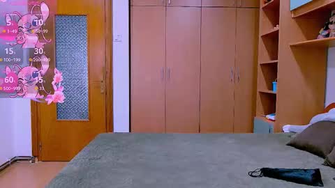 Snapshot of ella_diamonds chatting on November 3, 2025, 6:47 am Ella online show from November 3, 2025, 6:47 am